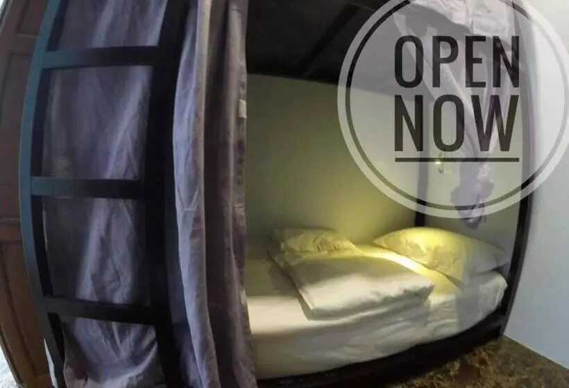 هتل The Old Moulmein Hostel