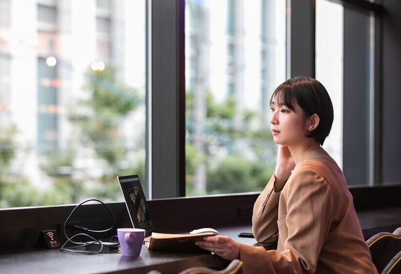 هتل The Royal Park Canvas Osaka Kitahama