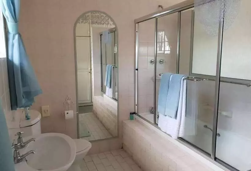 پانسیون Berkeley House