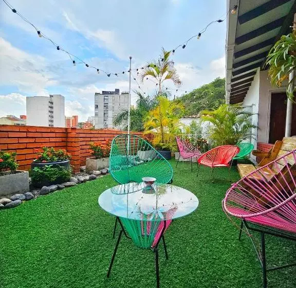 پانسیون Roof Hostel