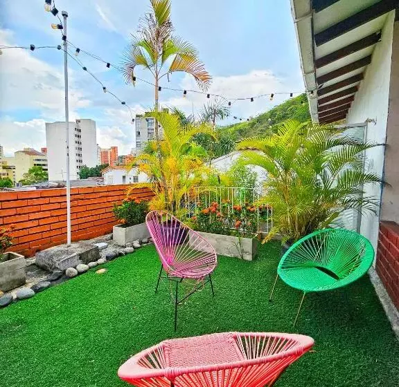 پانسیون Roof Hostel