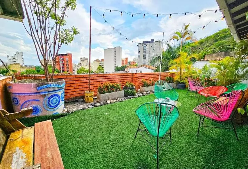 پانسیون Roof Hostel