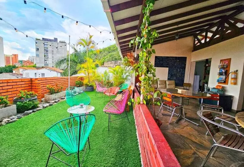 پانسیون Roof Hostel