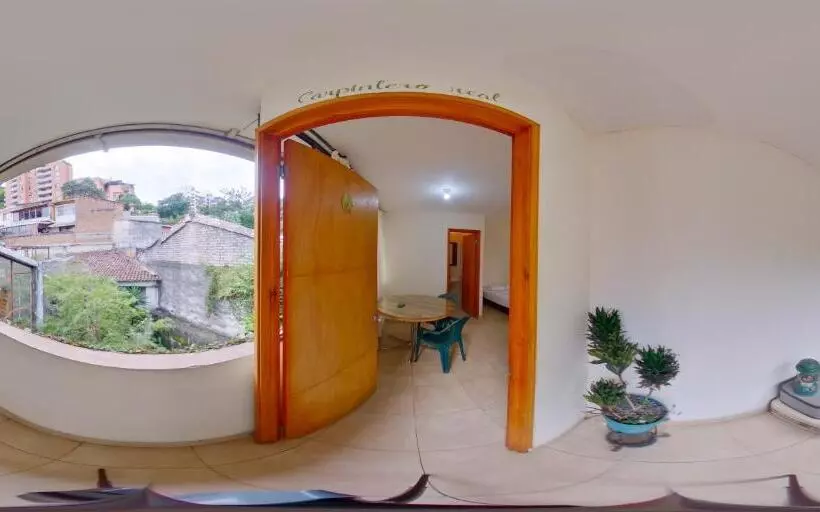 پانسیون Roof Hostel
