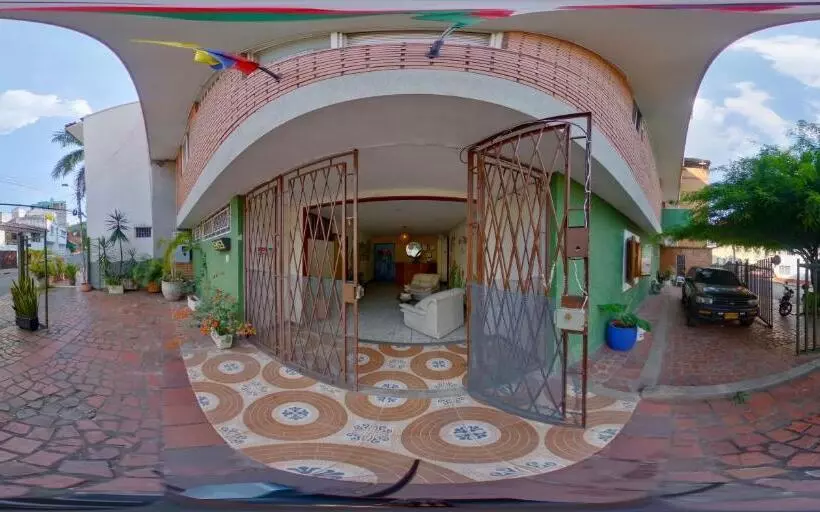 پانسیون Roof Hostel