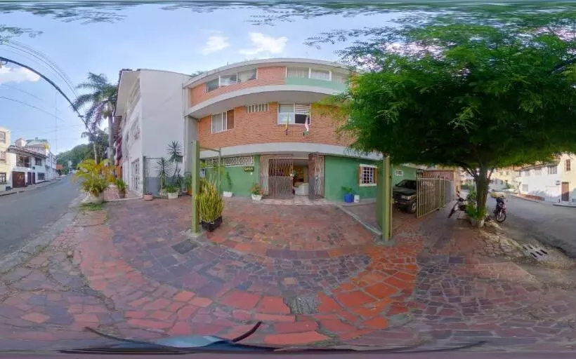 پانسیون Roof Hostel