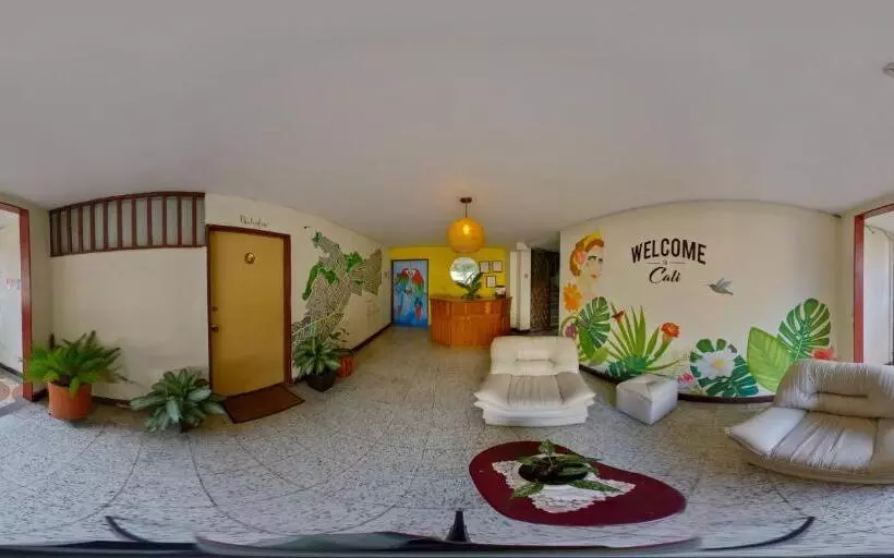 پانسیون Roof Hostel