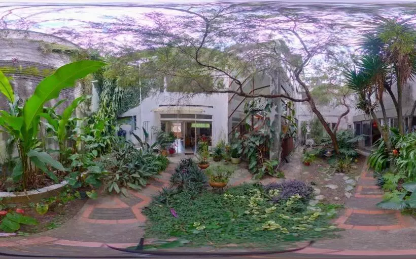 پانسیون Roof Hostel