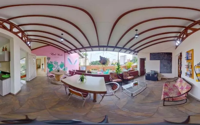 پانسیون Roof Hostel
