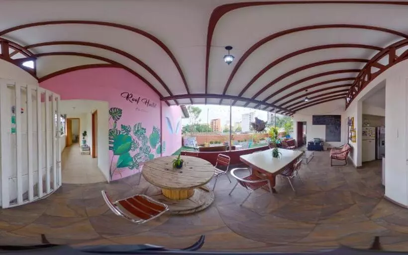 پانسیون Roof Hostel