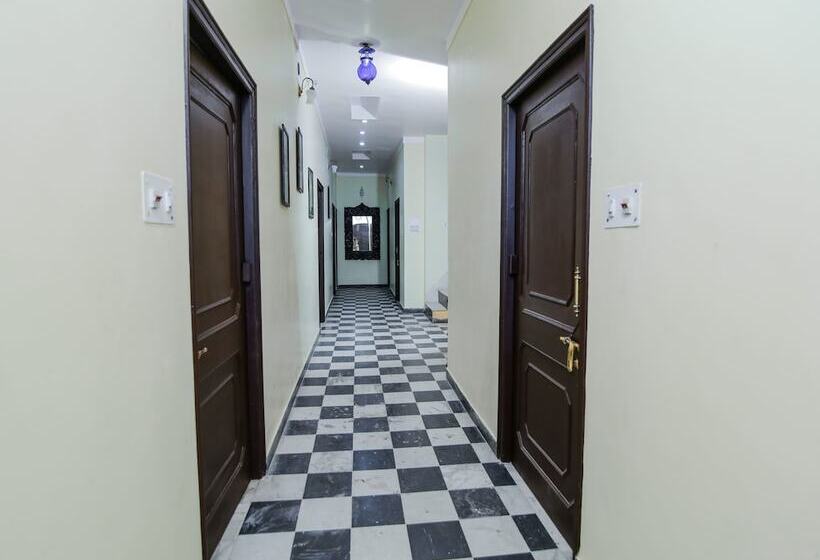 호텔 Oyo 16799 Shikargarh Palace Resorts