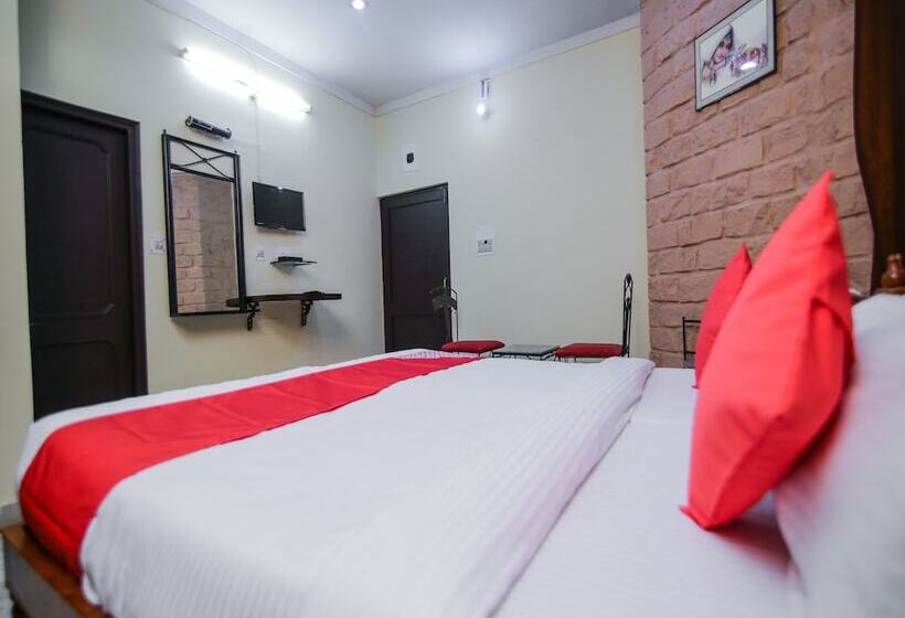 호텔 Oyo 16799 Shikargarh Palace Resorts