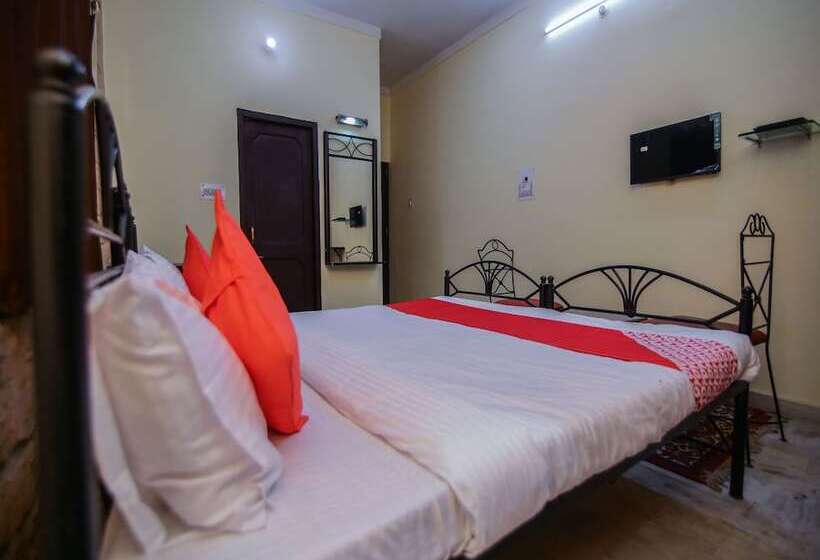 호텔 Oyo 16799 Shikargarh Palace Resorts