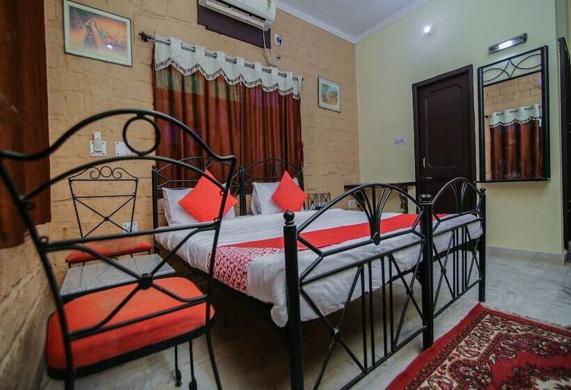 호텔 Oyo 16799 Shikargarh Palace Resorts