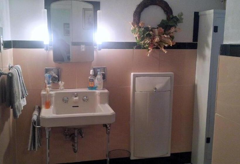 Maurrocks   A Pocono Mountains B&b