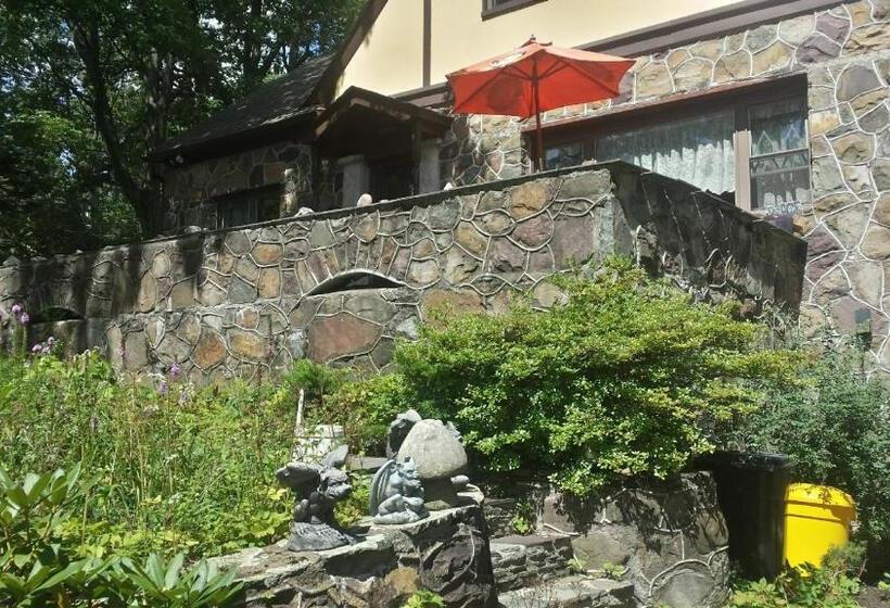 Maurrocks   A Pocono Mountains B&b