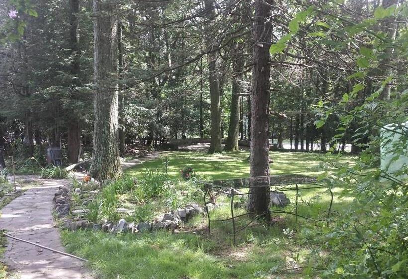 Maurrocks   A Pocono Mountains B&b