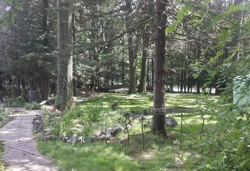 Maurrocks   A Pocono Mountains B&b