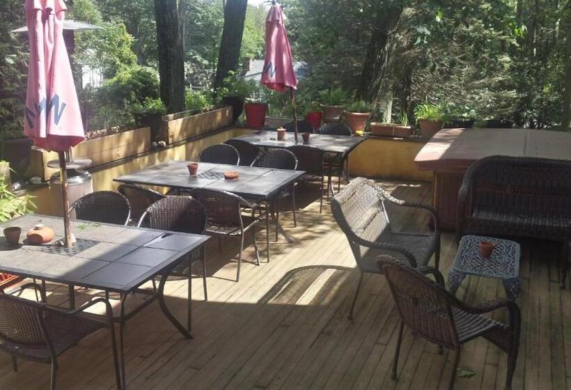 Maurrocks   A Pocono Mountains B&b