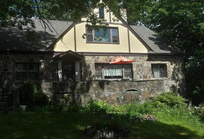 Maurrocks   A Pocono Mountains B&b