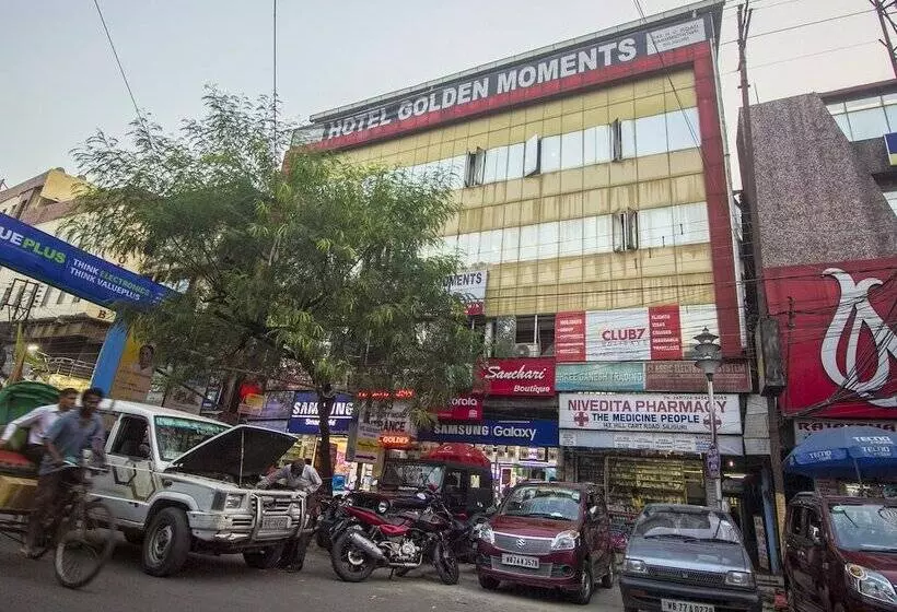 Oyo 16041 Hotel Golden Moments