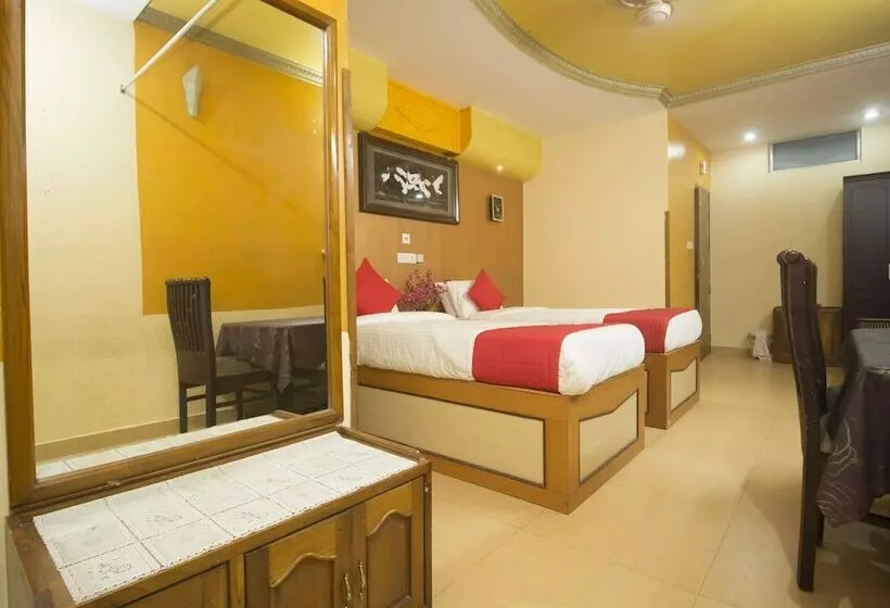 Oyo 16041 Hotel Golden Moments