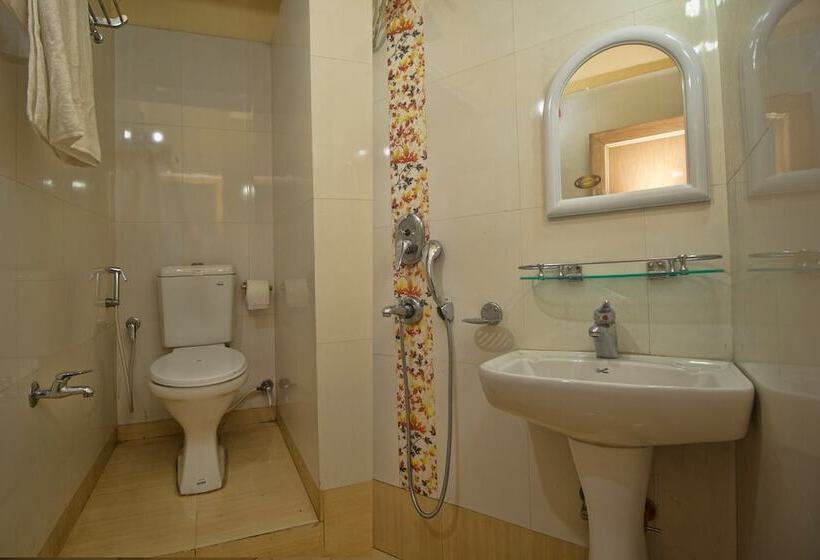 Oyo 16041 Hotel Golden Moments