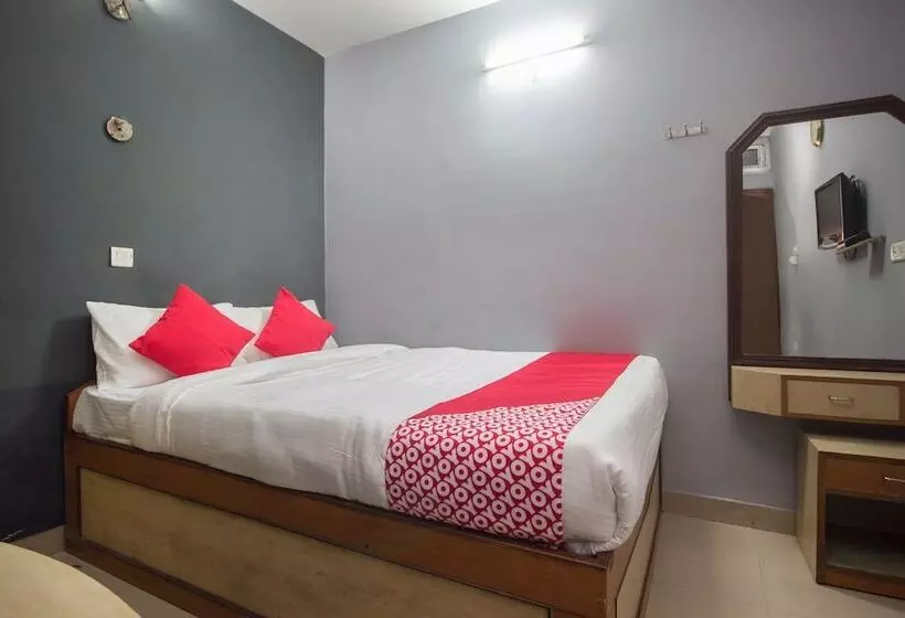 Oyo 16041 Hotel Golden Moments
