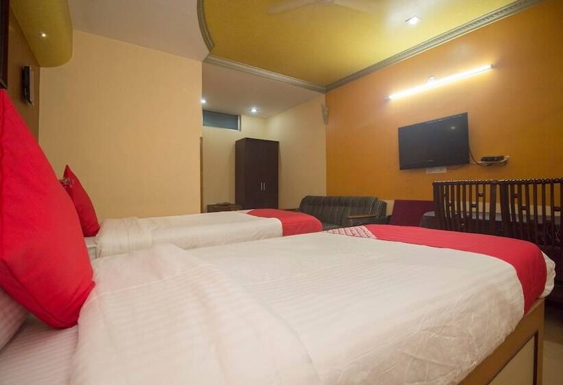 Oyo 16041 Hotel Golden Moments