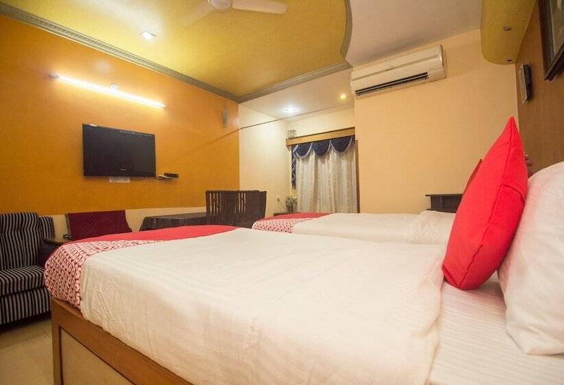 Oyo 16041 Hotel Golden Moments