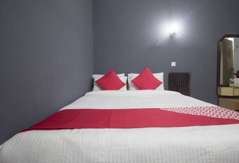 Oyo 16041 Hotel Golden Moments