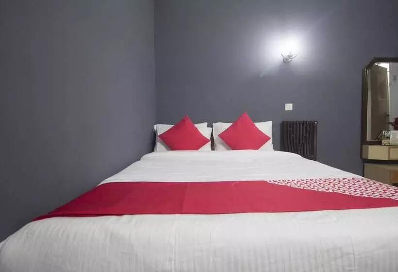 Oyo 16041 Hotel Golden Moments
