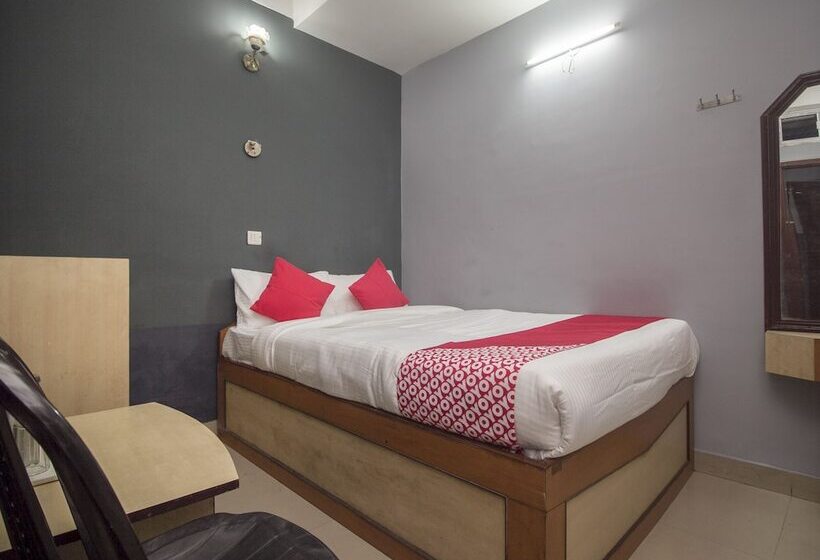 Oyo 16041 Hotel Golden Moments