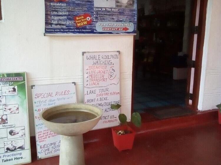 펜션 Thevindu Guest & Red Mud Resturent