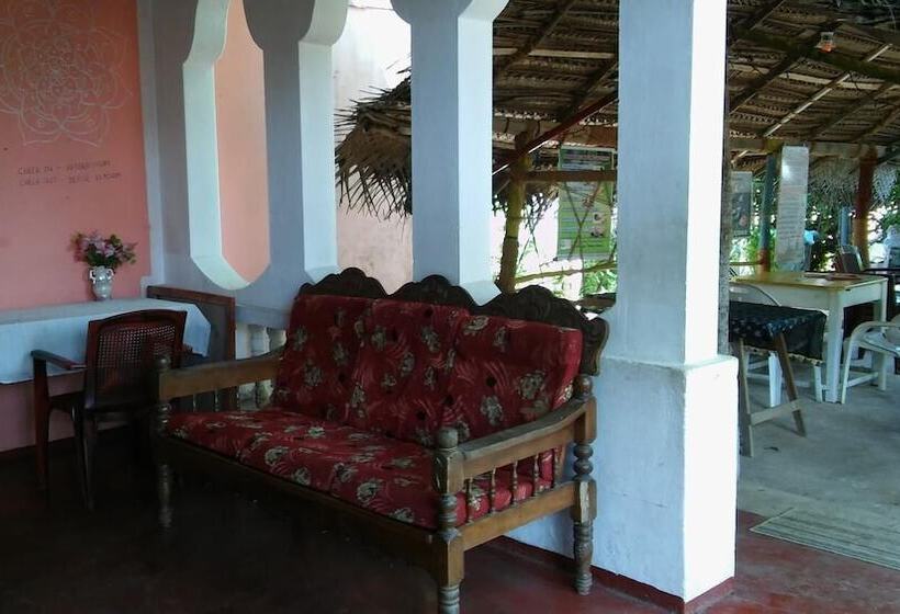 펜션 Thevindu Guest & Red Mud Resturent