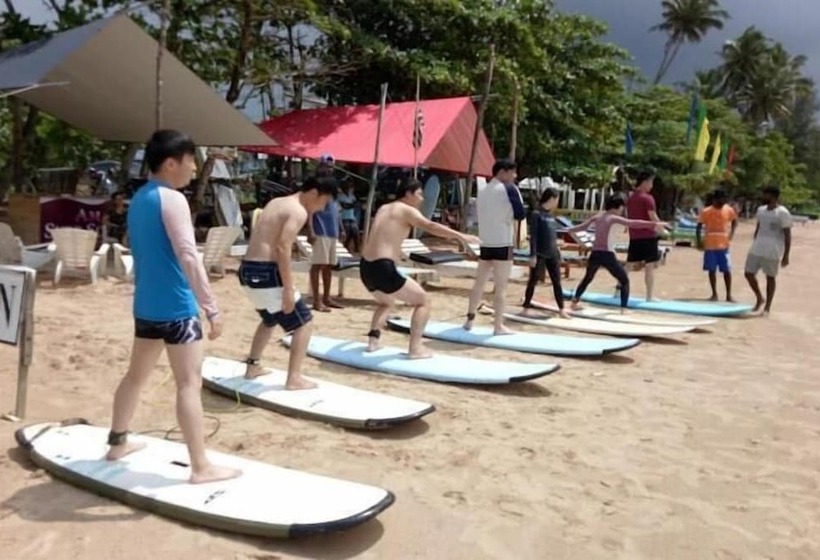 펜션 Thevindu Guest & Red Mud Resturent