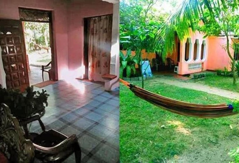 펜션 Thevindu Guest & Red Mud Resturent