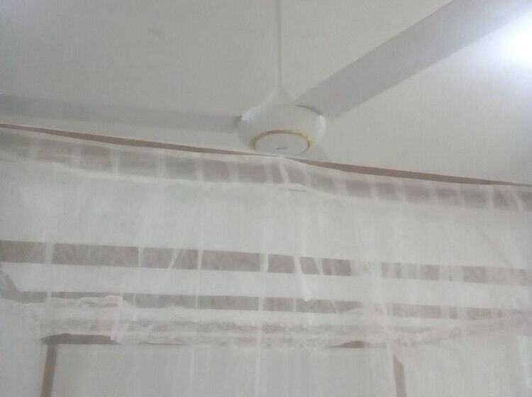 펜션 Thevindu Guest & Red Mud Resturent