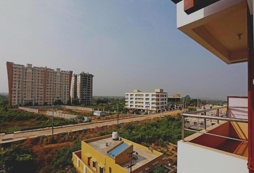 O The Maple Tree Hotels