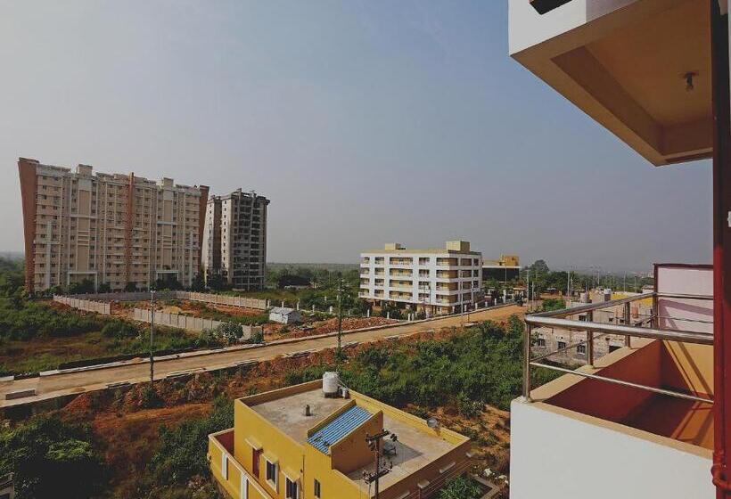 O The Maple Tree Hotels