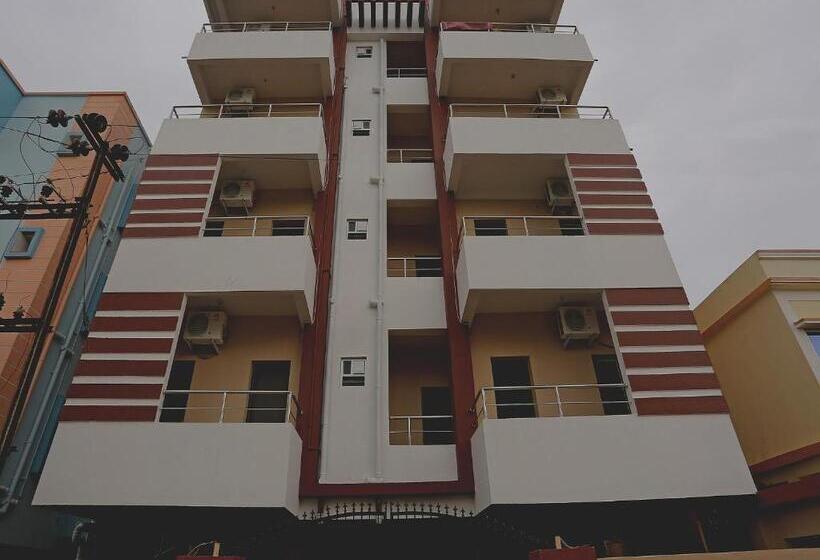 O The Maple Tree Hotels