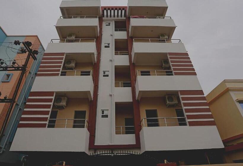 O The Maple Tree Hotels