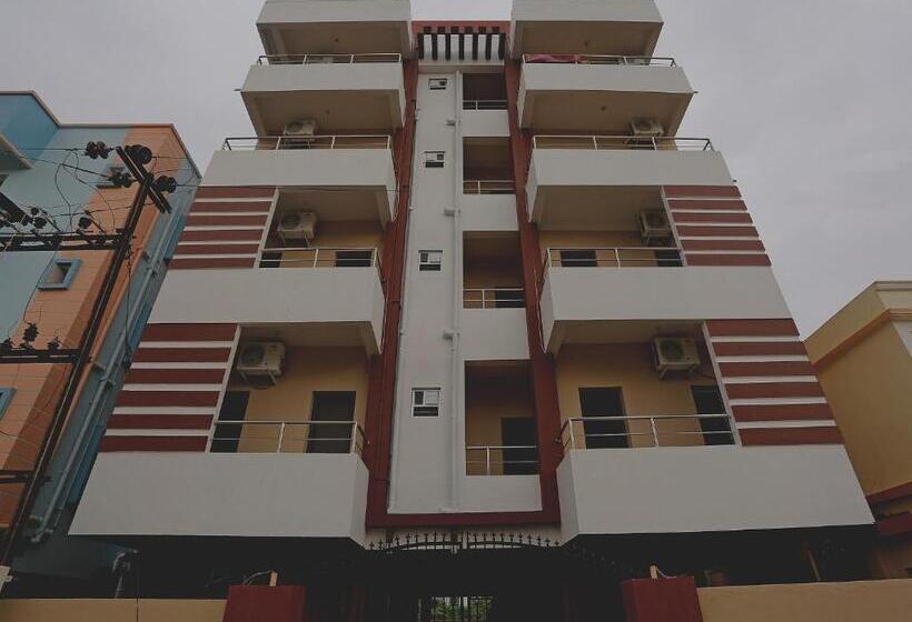 O The Maple Tree Hotels