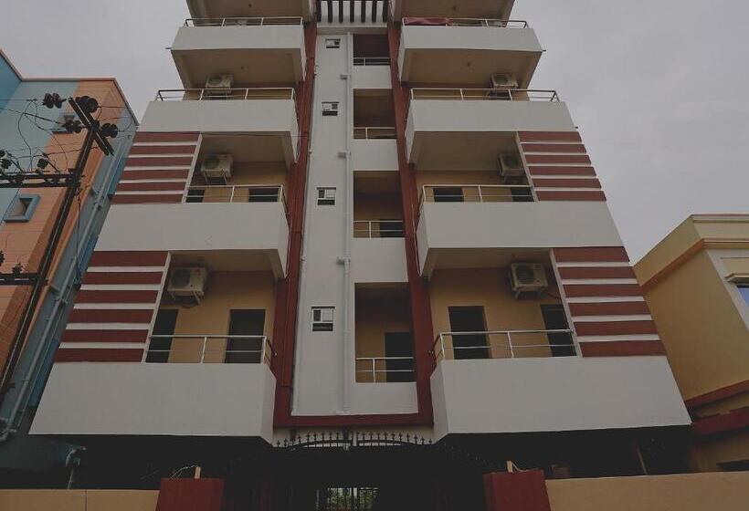 O The Maple Tree Hotels