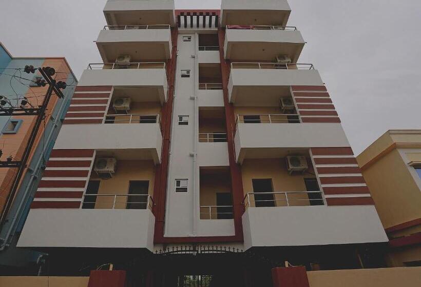 O The Maple Tree Hotels