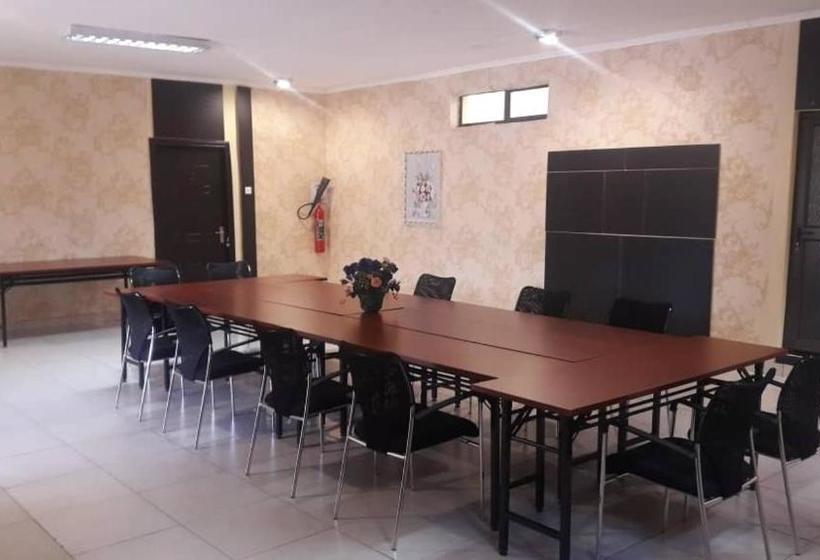 تختخواب و صبحانه The Grand Suites