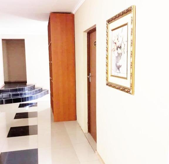 تختخواب و صبحانه The Grand Suites