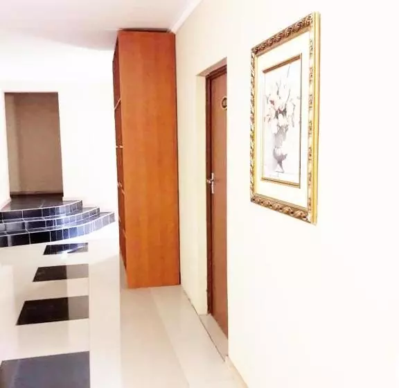 تختخواب و صبحانه The Grand Suites