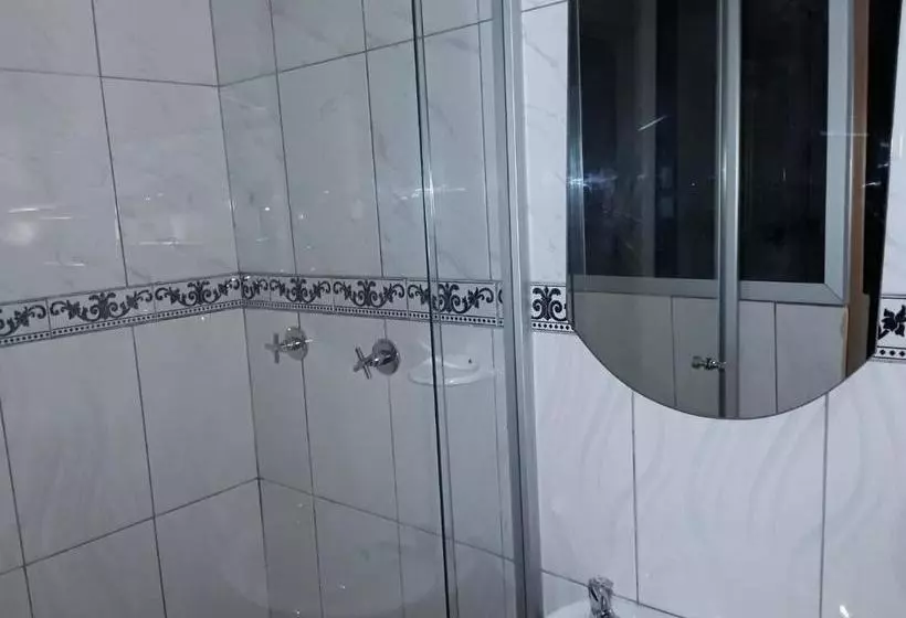 تختخواب و صبحانه The Grand Suites