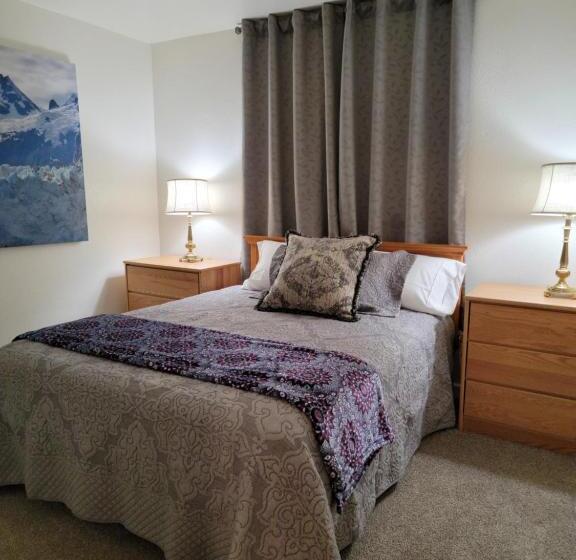 فندق Alaska Country Inn